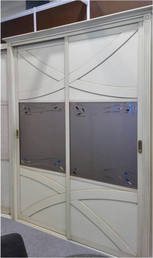 Классический шкаф купе с эксклюзивным декором Рязань